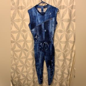 ❤️‍🔥✨ One-Piece Jumpsuit Romper Faux Jean W/ Zippers & Belt Size: 6-8 ✨❤️‍🔥